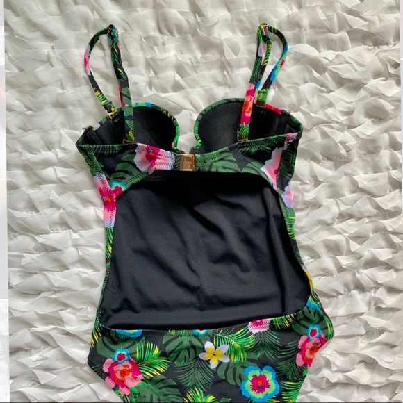 Floral/tropical one piece swimsuit - Picture 3 of 3